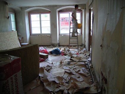 Blick in Zimmer während der Sanierung